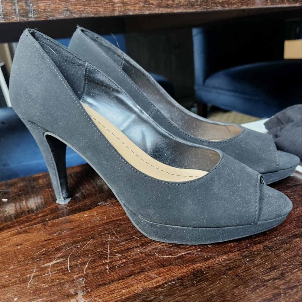 City Classified Comfort Size 10W Black Open Toed Heels